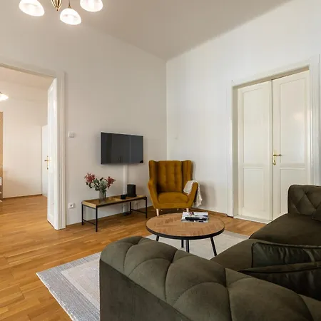 Spacious 2-Bedroom Apartment In Old Town Prague Exterior photo