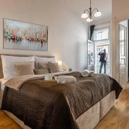 Spacious 2-Bedroom Apartment In Old Town Prague Exterior photo