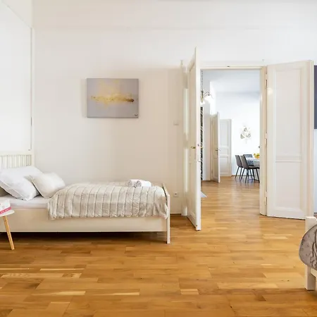Spacious 2-Bedroom Apartment In Old Town Prague Exterior photo