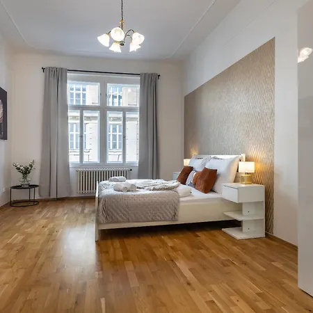 Spacious 2-Bedroom Apartment In Old Town Prague Exterior photo
