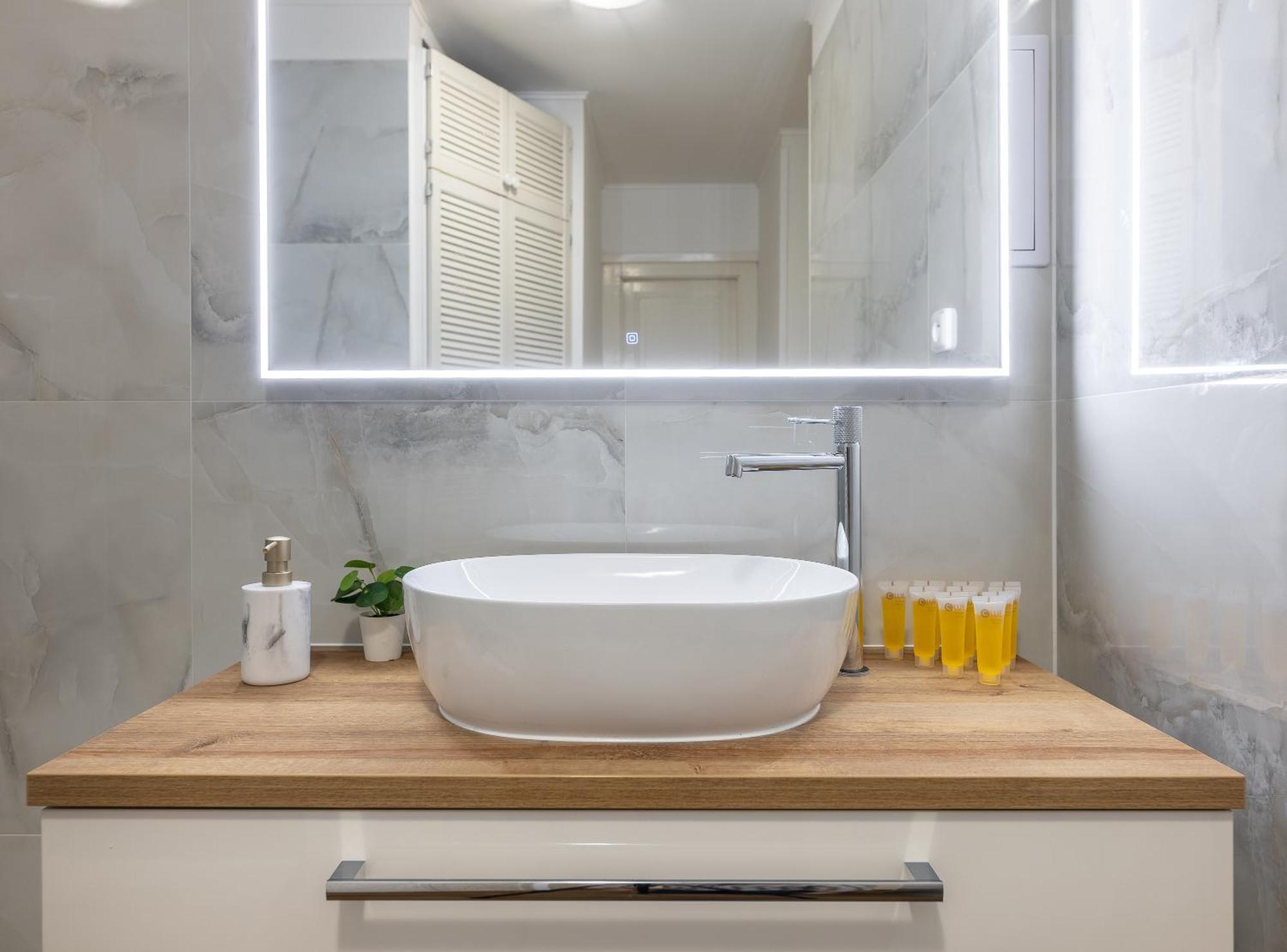 Spacious 2-bedroom In Old Town Appartamento *